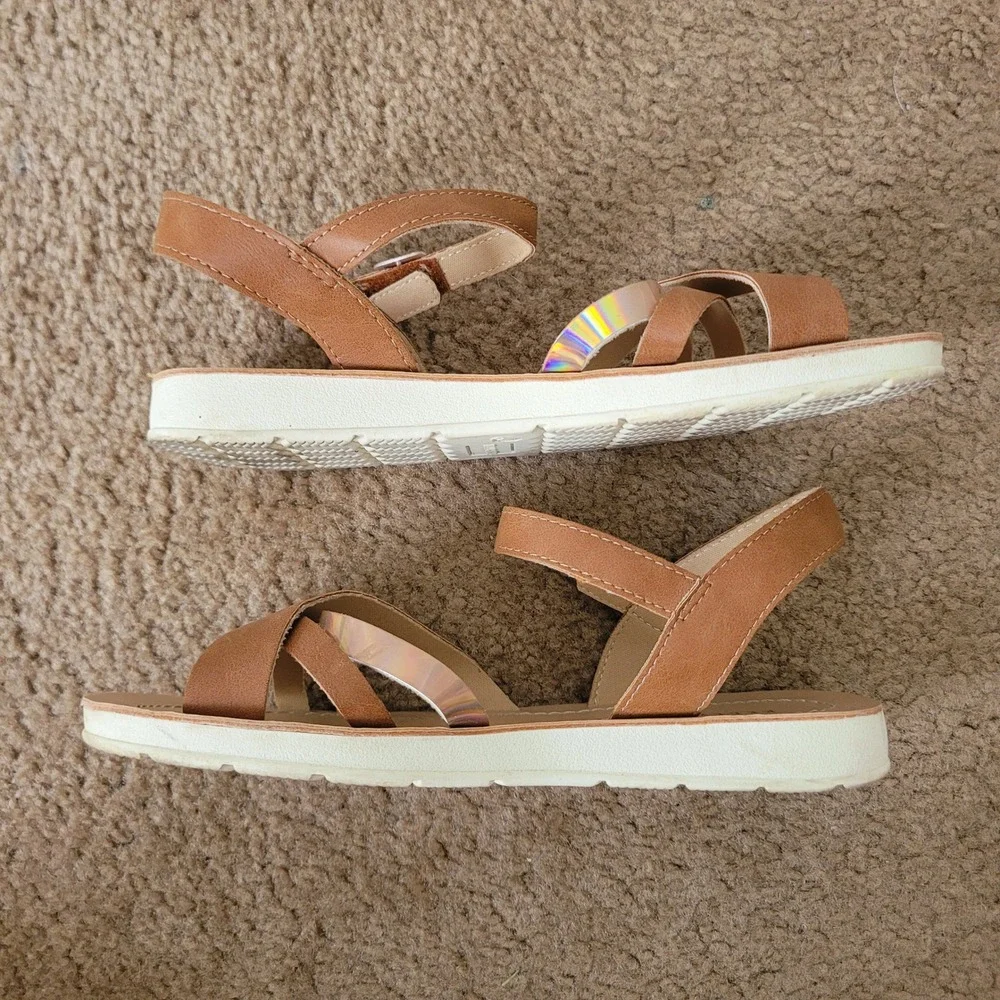 Kelly & Katie Size 4 Sandals Girls Brown Strappy Holographic Buckle Casual Shoes